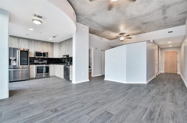 Building Photo - 777 N Ashley Dr