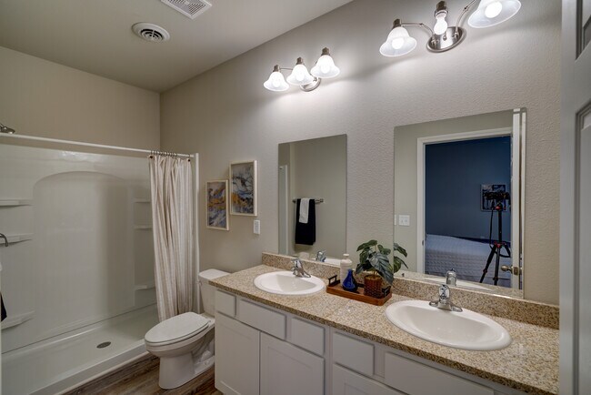 Foto del edificio - 634 McKay Way