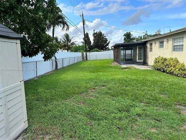 Building Photo - 1695 Julie Tonia Dr