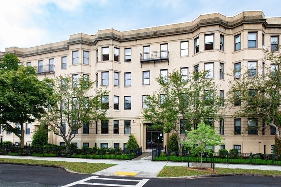 Building Photo - 77 Park Dr