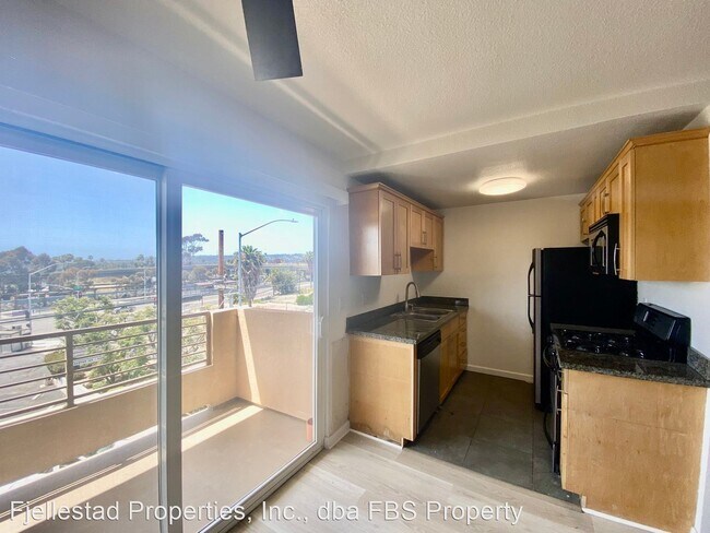 Building Photo - 1 br, 1 bath House - 2556 Chicago Street #37