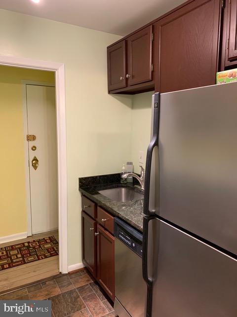 Building Photo - 3890 Lyndhurst Dr