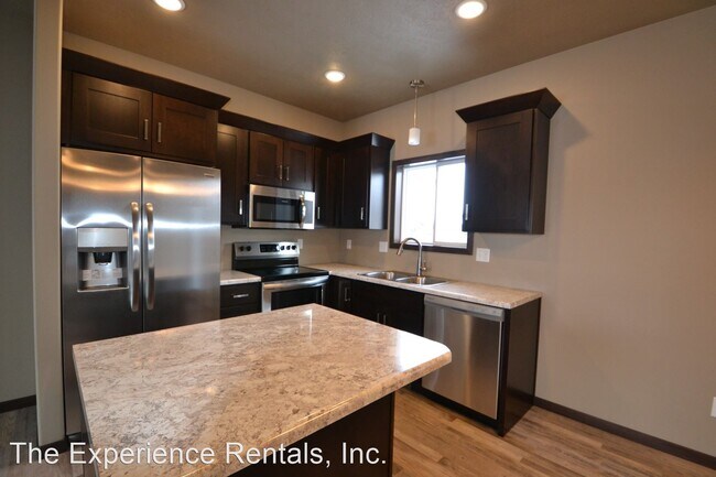 Building Photo - 5 br, 3 bath House - 1200 N. Mossy Oak Avenue