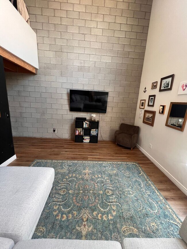 Foto del edificio - Modern Downtown Loft – Walkable, Stylish, ...