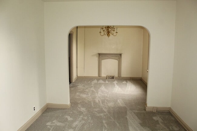 Building Photo - Single Family Home in Shrewsbury Borough