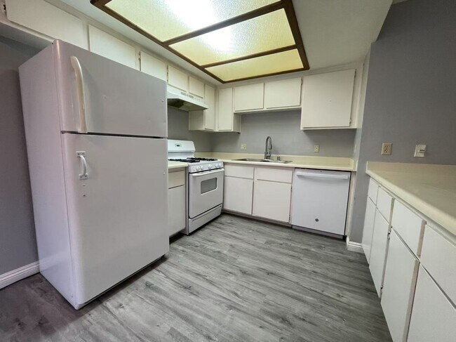 Foto del edificio - Nice Condo on the 2nd Floor with 2 Bedrooms