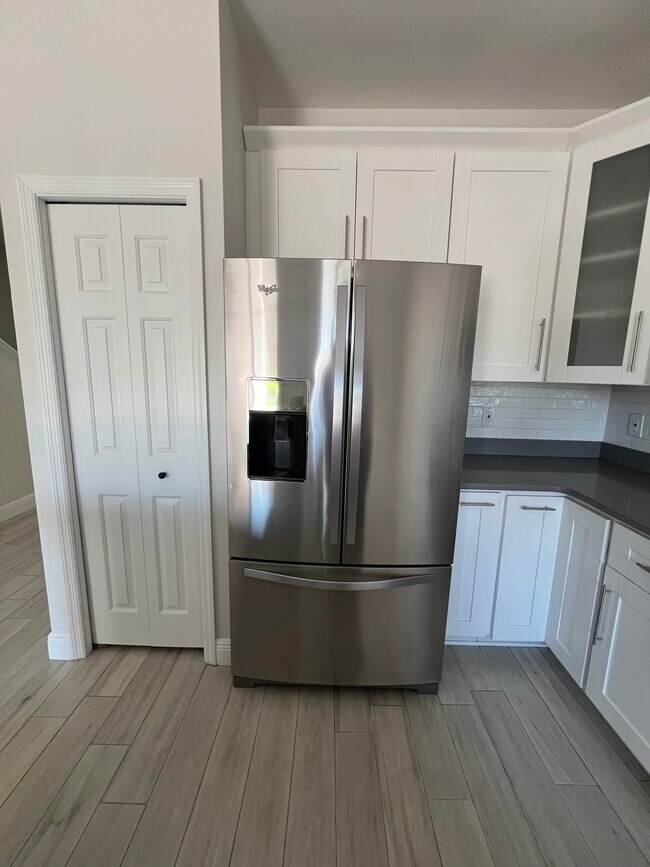 Foto del edificio - 563 Shoreham Ct NE