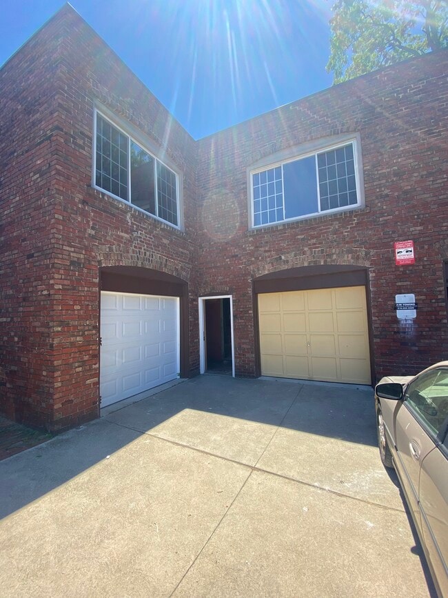 Building Photo - 1497 Coutant Ave