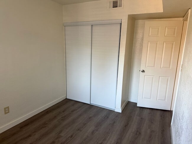 Foto del edificio - 3 Bedroom 1.5 Bathroom Townhouse