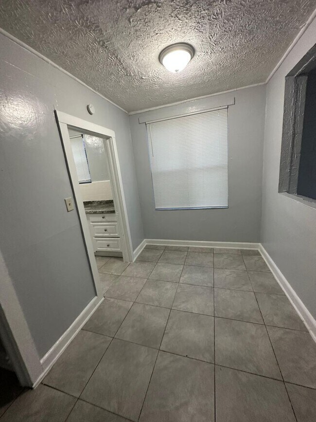 Foto del edificio - 1923-1925 Ella St