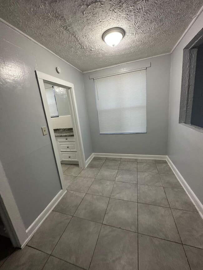 Building Photo - 1923-1925 Ella St