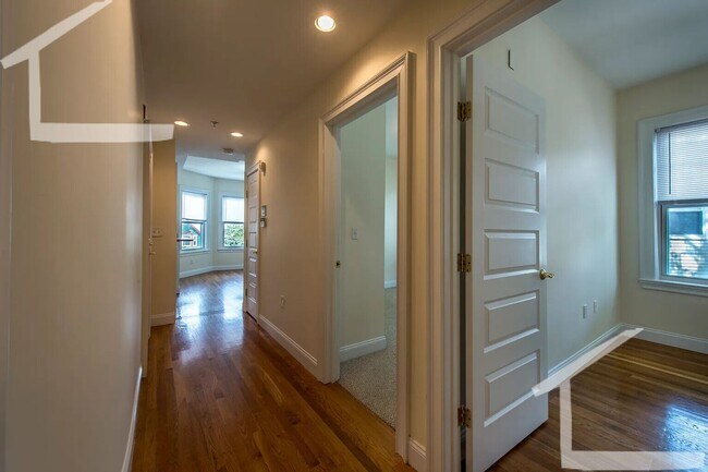 Building Photo - No Brokers Fee, Central Heat/AC, Convenien...