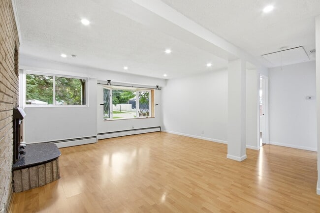Foto del edificio - 8885 Cardwell St
