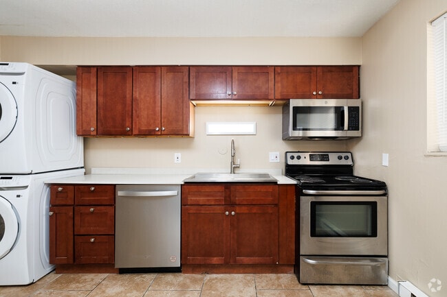 2BR, 1BA - 850SF - Kitchen - The Donatello