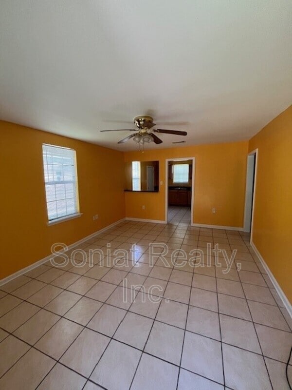 Building Photo - 2105 Mirabeau Ave