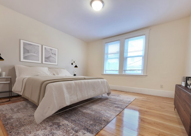 Building Photo - 122 Gladstone St