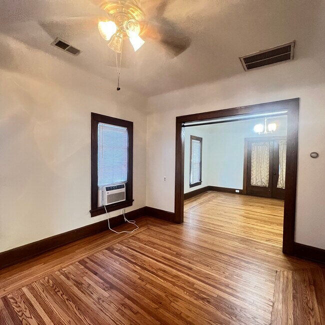 Foto del edificio - 818 Lincoln Ave
