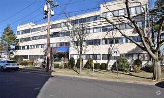Building Photo - 142 Main St