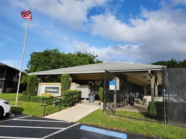 Building Photo - 545 Trace Cir