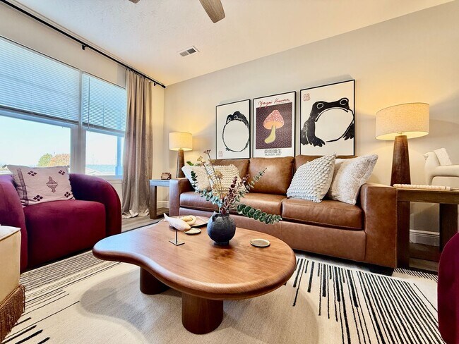 Building Photo - Cozy Equestrian Themed Getaway in Wilmington