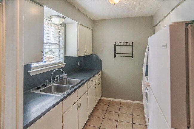 Building Photo - 5810 Sweeney Cir