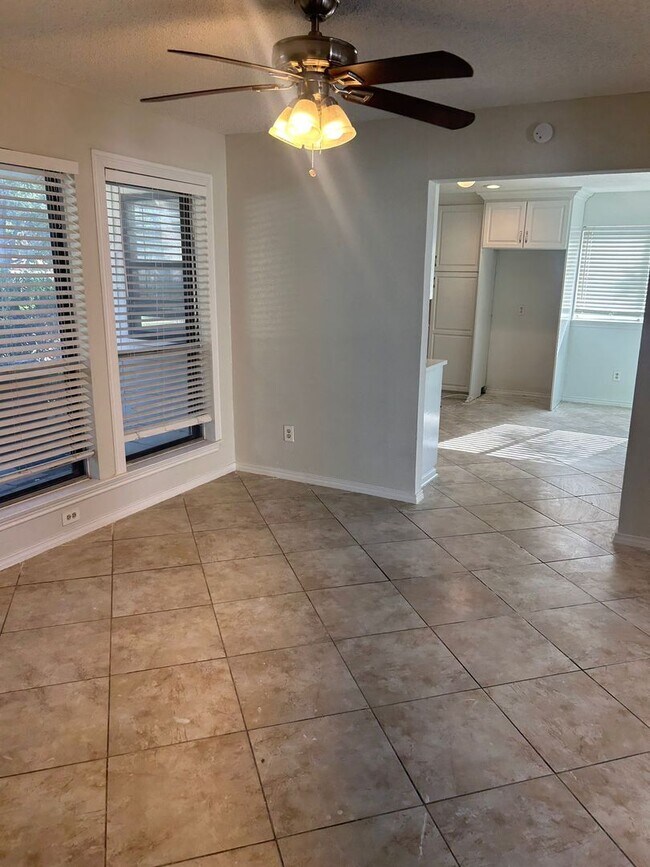 Foto del edificio - 733 Maple Glen Dr
