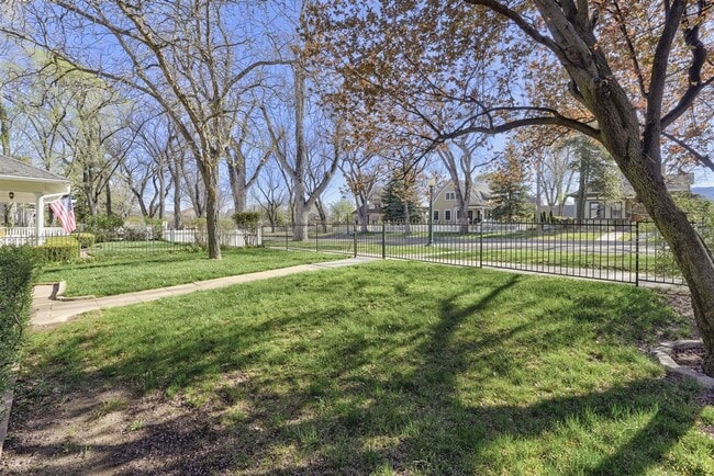 Building Photo - Historic Mount Vernon 4x1.5 Home Steps from Downtown Prescott