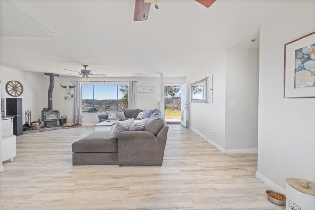 Building Photo - 33030 Rd 233