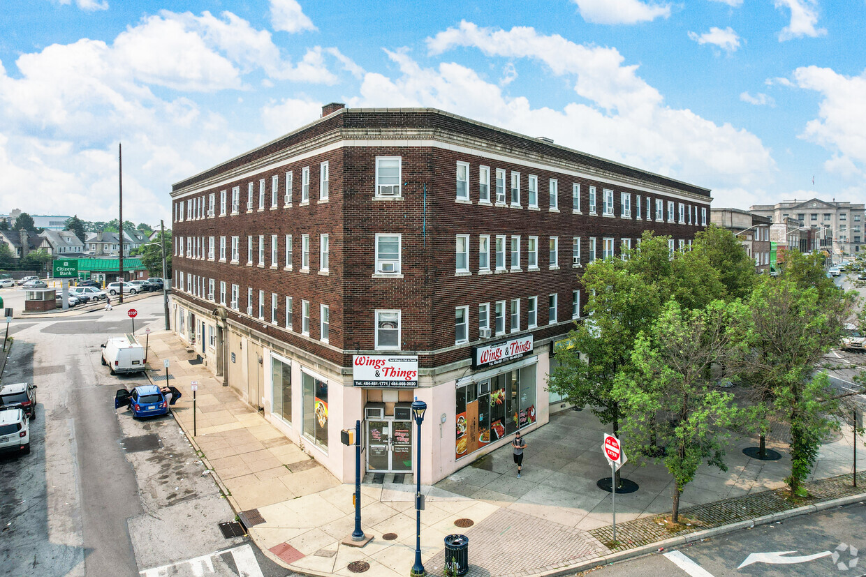 Primary Photo - Stonehurst Apartments