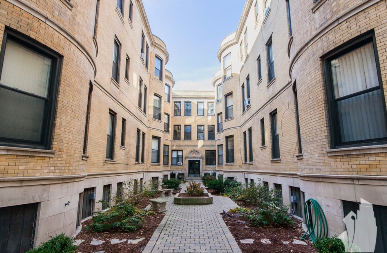 Foto principal - 1220 N Dearborn St