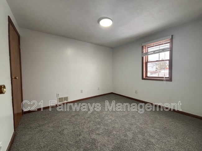 Building Photo - 561 Farnsworth Ave