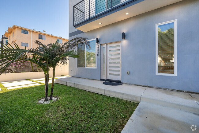 Entrada - 4550 W 18th St
