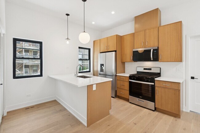 Foto del edificio - 3641 N Wilton Ave