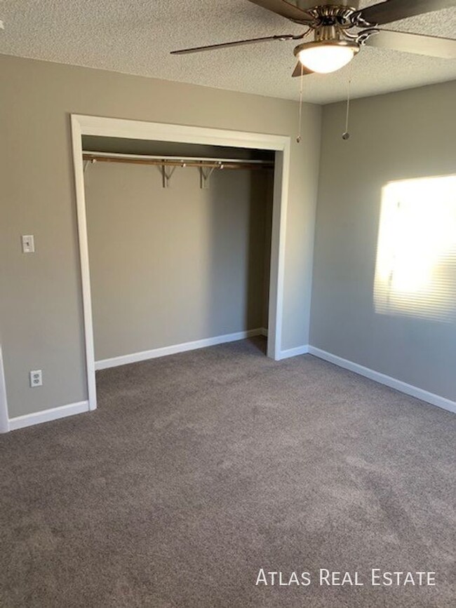 Building Photo - Newly Updated Two Bedroom One Bath! Availa...