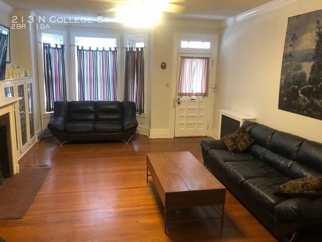 Building Photo - 2 Bedroom 1 Bath Partially Furnished House