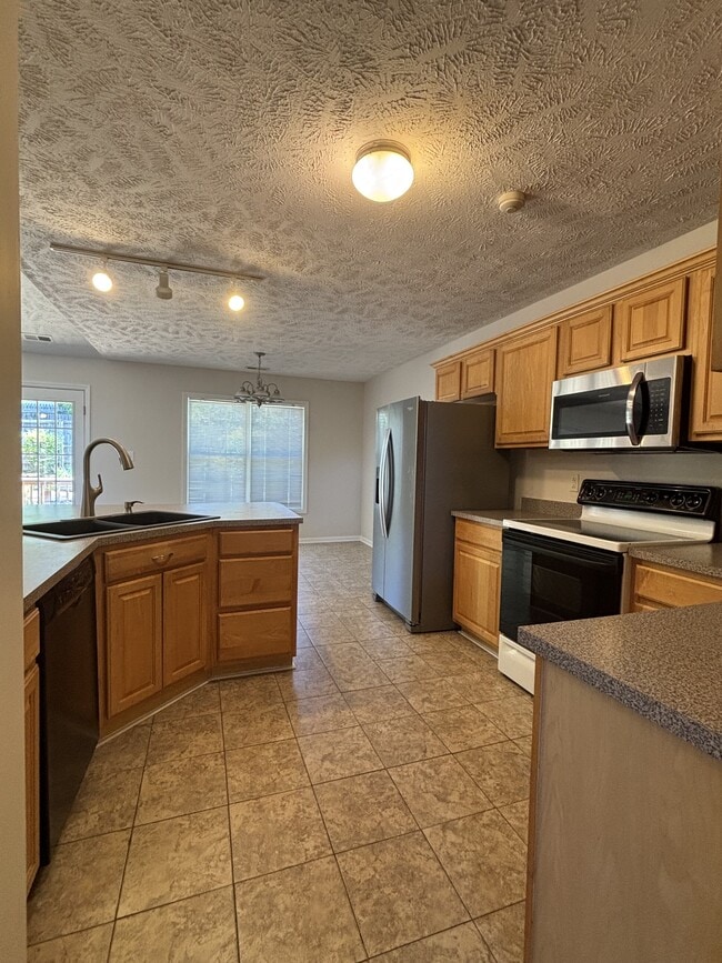 Building Photo - 460 Bristlecone Dr