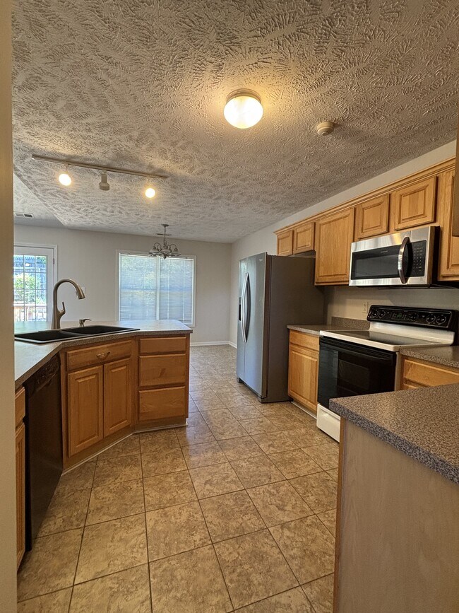 Foto del edificio - 460 Bristlecone Dr