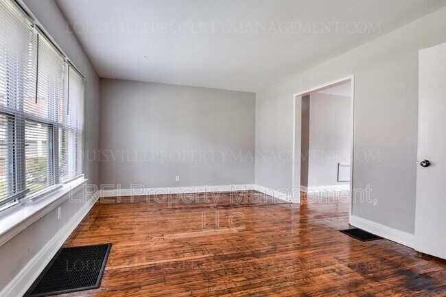 Building Photo - 649 S 44th St