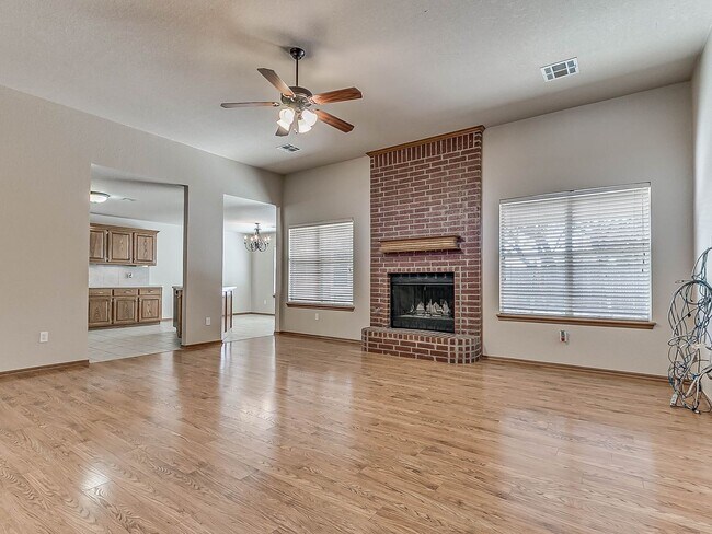 Foto del edificio - 4 Bed | 2 Bath | 2 Car Garage - Edmond Schools - North Hampton Addition