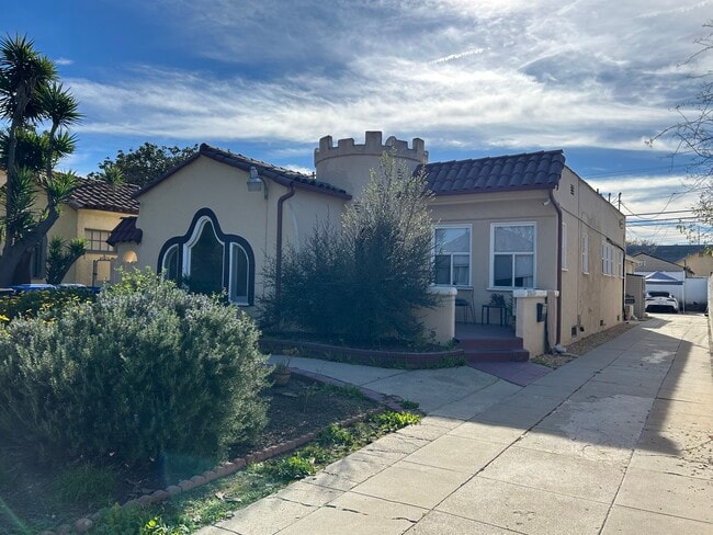 Building Photo - 3308 Glenhurst Ave