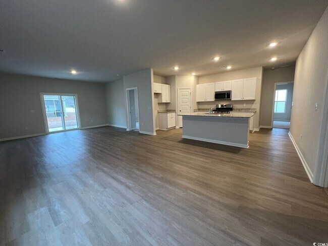 Foto del edificio - 8216 Forest Edge Dr