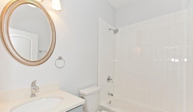 Building Photo - 827 N Francisco Ave