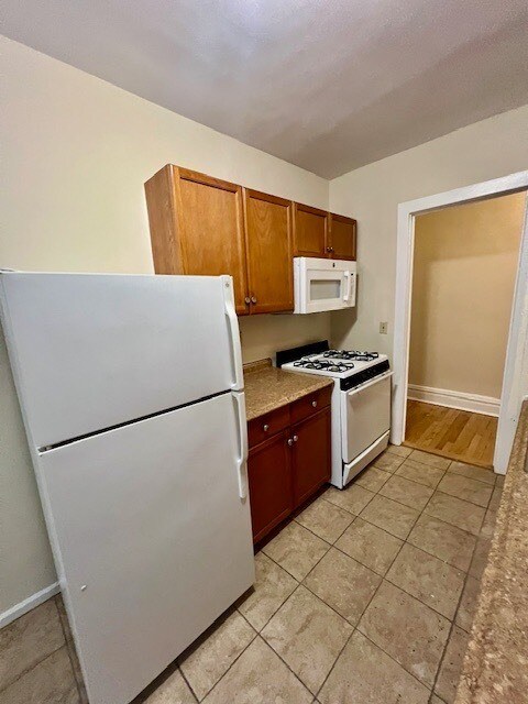 Foto del edificio - 42 Barker Ave