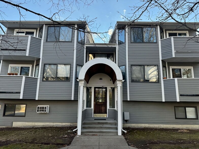 Primary Photo - 70 Lawrence St