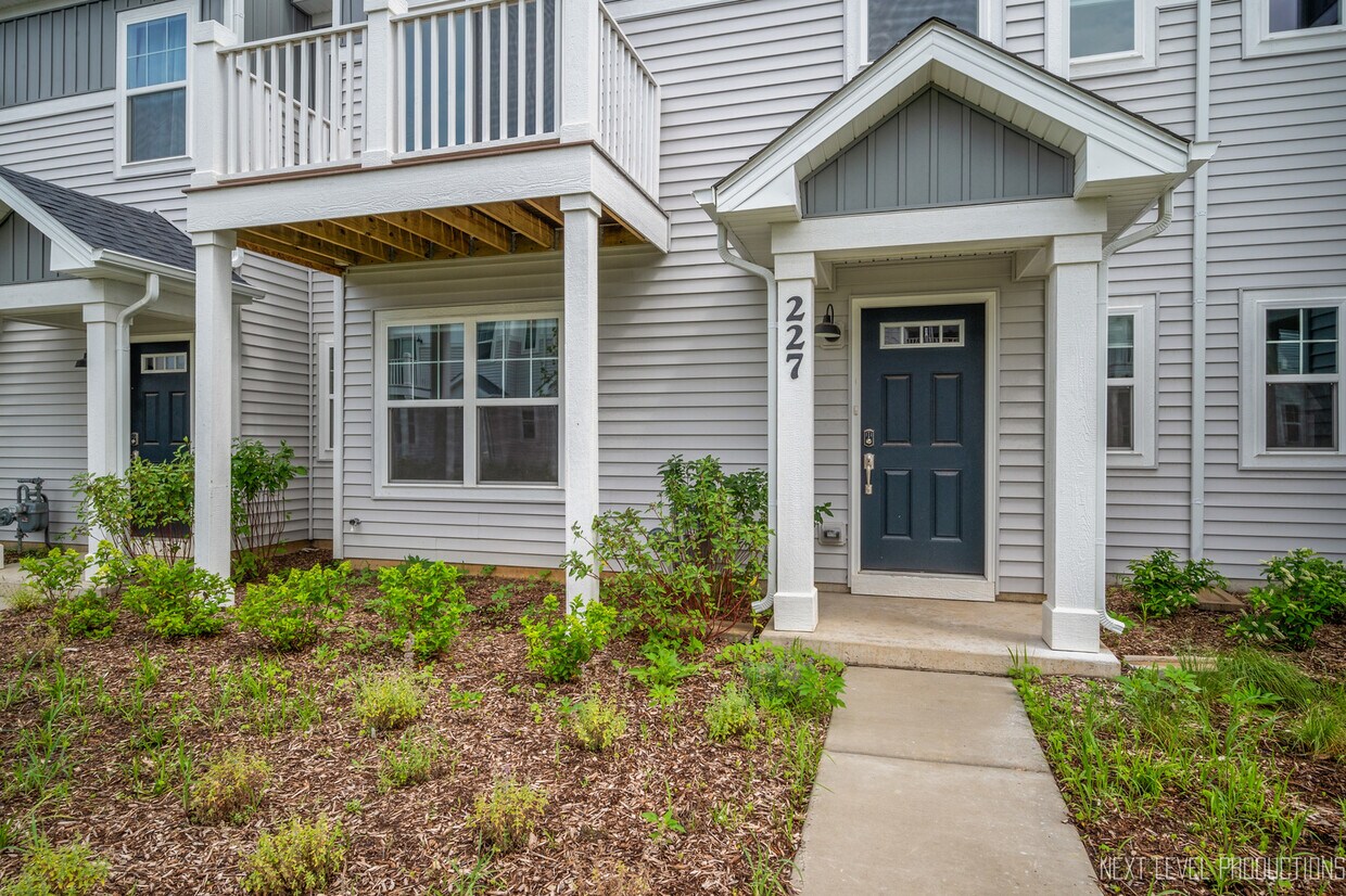 Foto principal - 227 Kingsport Dr