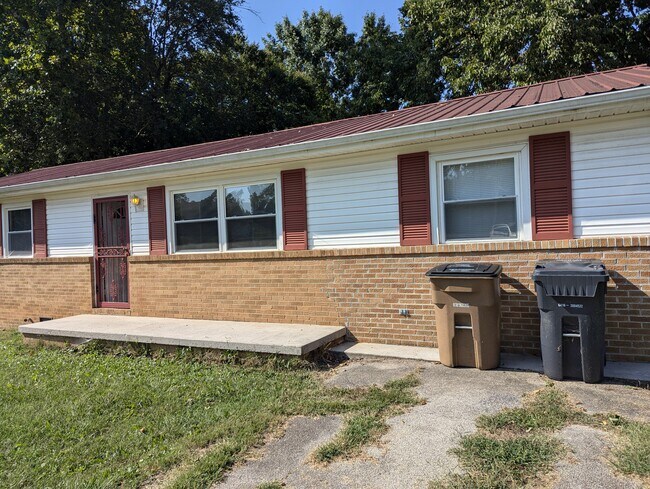 Front of house - 4400 Galbraith School Rd