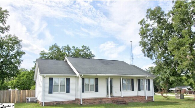 Building Photo - 803 Quillen Ave