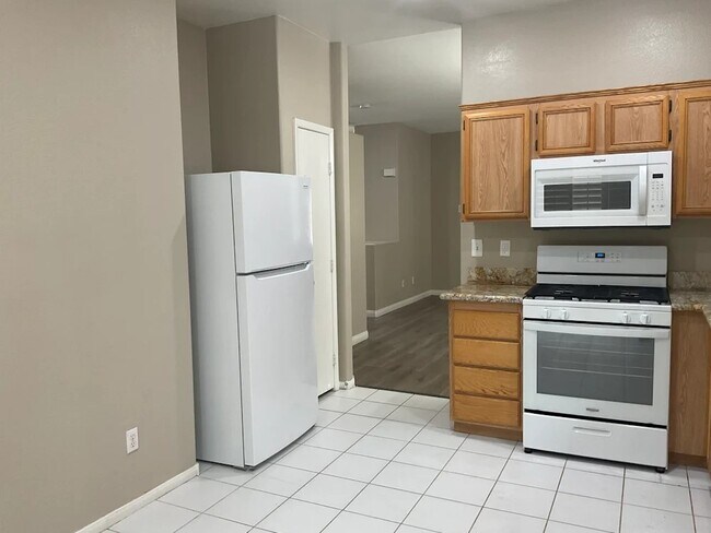 Foto del edificio - 5953 Hickory Nut Ave