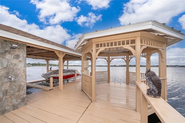 Foto del edificio - 1649 Lake Villa Dr