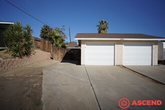 Building Photo - 3200 Crestline Rd